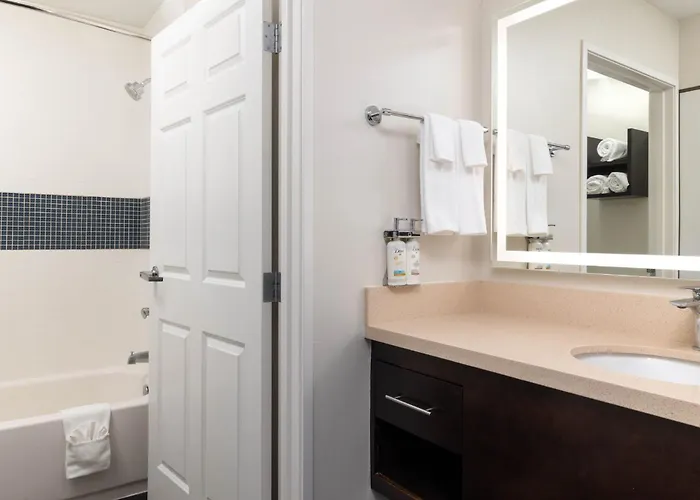 Staybridge By Ihg Hotel